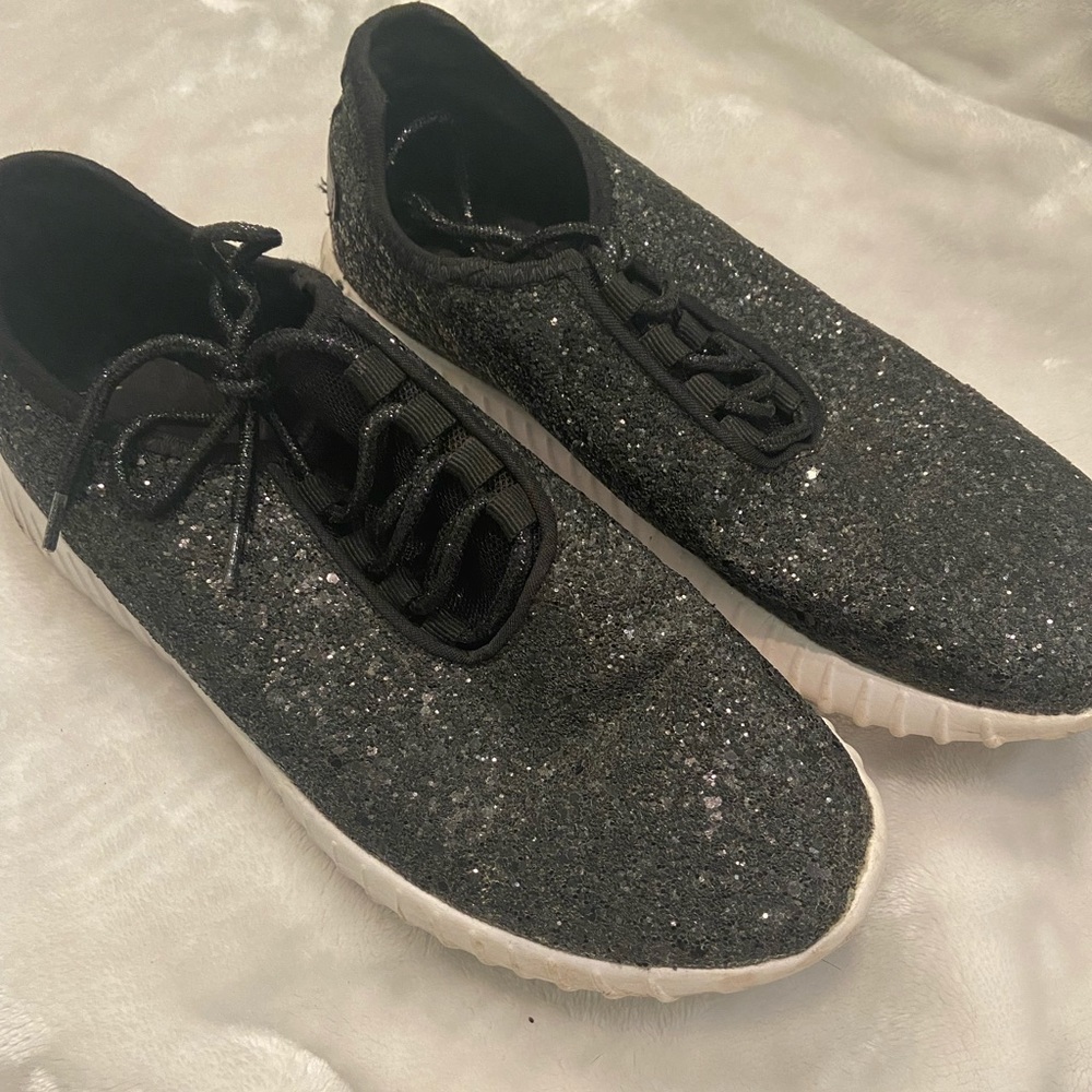 Black sparkly tennis shoes